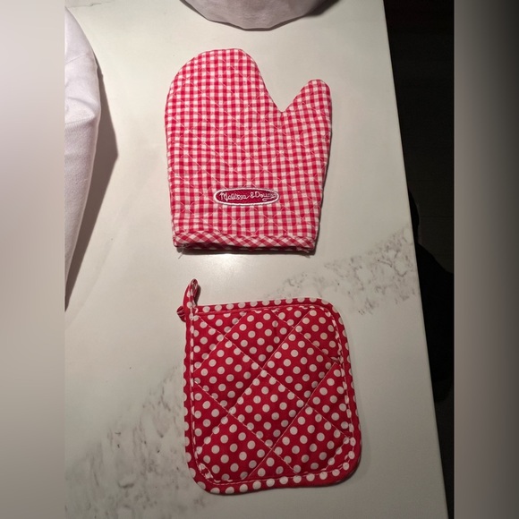 Really fun set of Melissa & Doug kids chefs outfit, wood & plastic pretend food - Picture 12 of 13